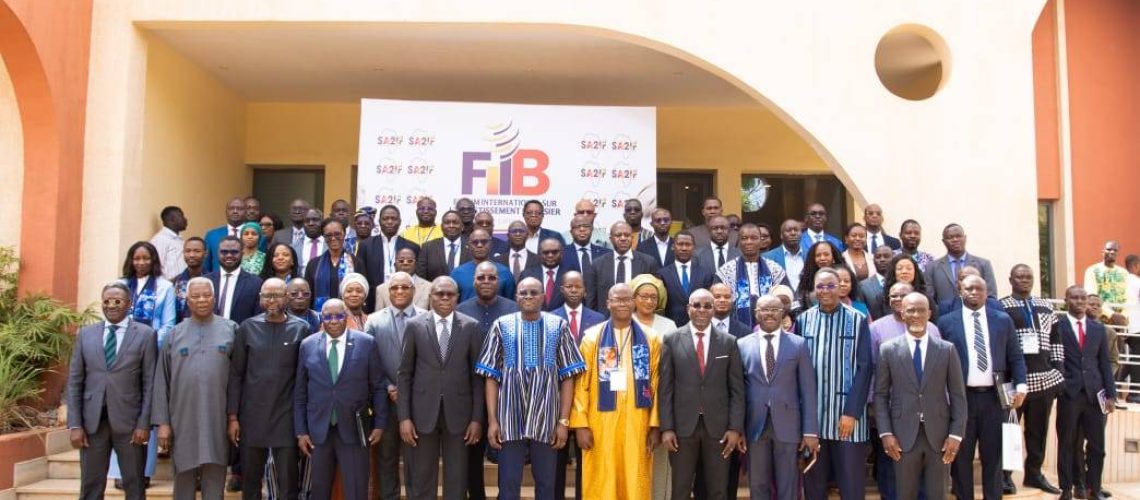 Photo de famille à la cérémonie d'ouverture officielle