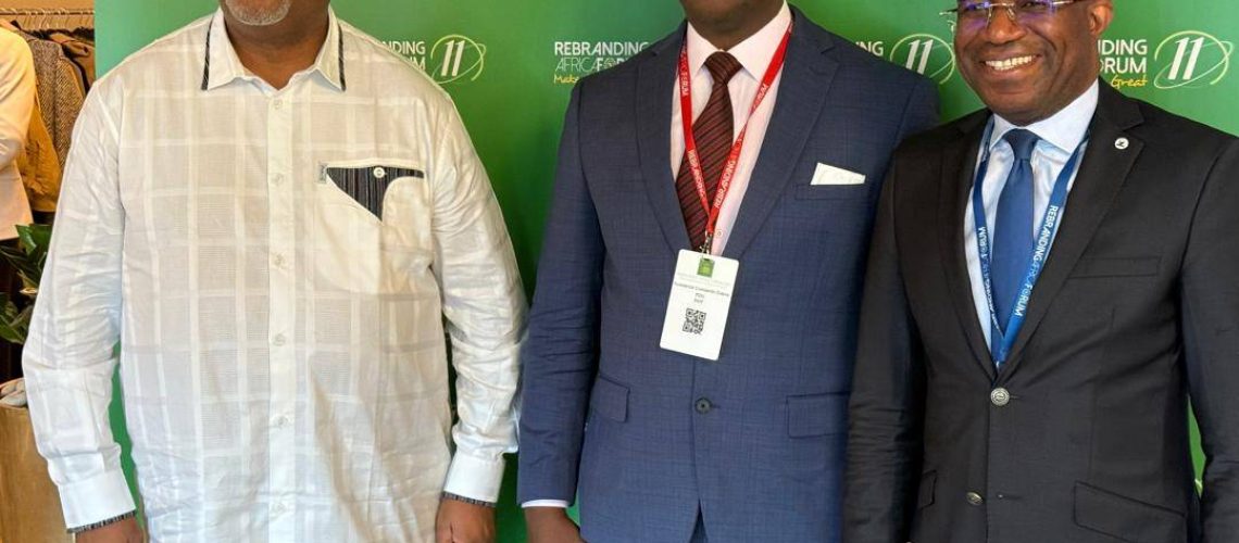Dr Constantin DABIRE avec le commissaire général du Rebranding Africa Forum